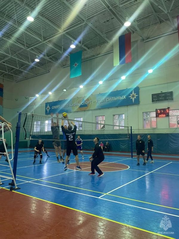 В Северной столице определились победители соревнований по волейболу среди пожарно-спасательных подразделений МЧС В Северной столице определились победители соревнований по волейболу среди пожарно-спасательных подразделений МЧС