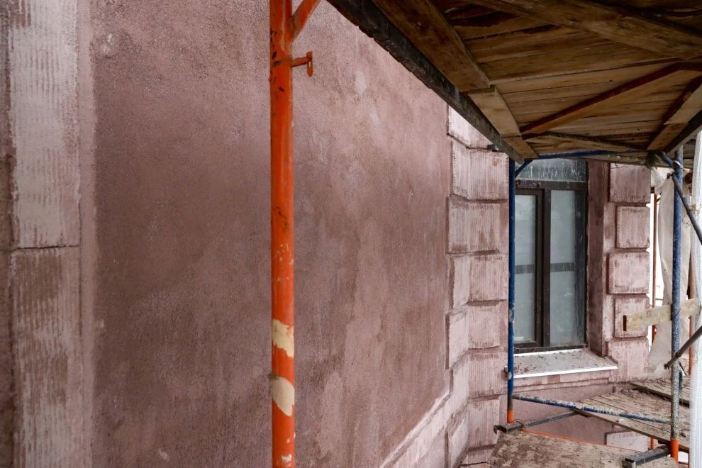 Реставрация жилого дома Николаевской мануфактуры у Кантемировского моста почти завершена Реставрация жилого дома Николаевской мануфактуры у Кантемировского моста почти завершена