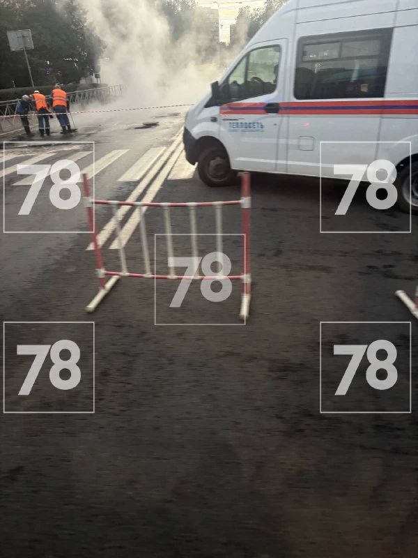 На Московском проспекте прорвало трубу с кипятком