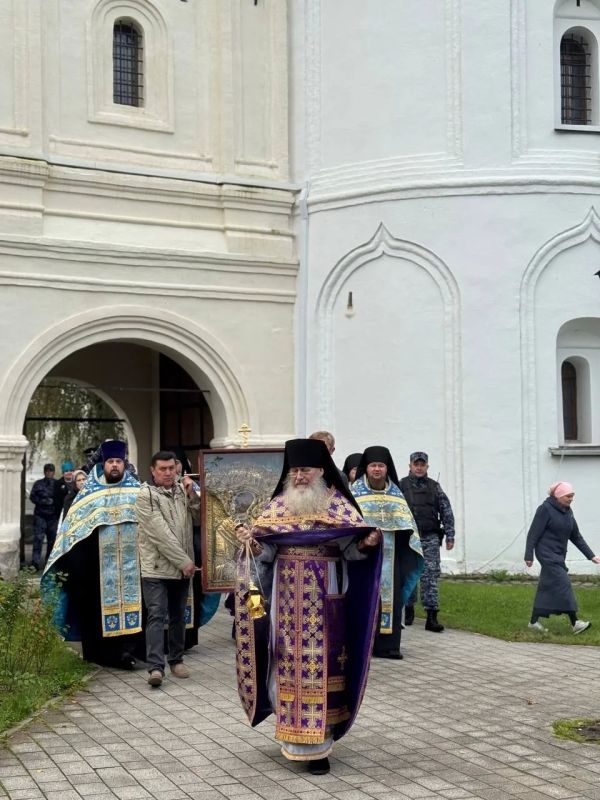Тихвинская икона Божией Матери вернулась в родную обитель Тихвинская икона Божией Матери вернулась в родную обитель