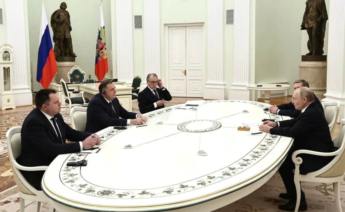Новости к этому часу:. Владимир Путин пообещал защищать интересы друзей из Республики Сербской, в том числе в Совбезе ООН