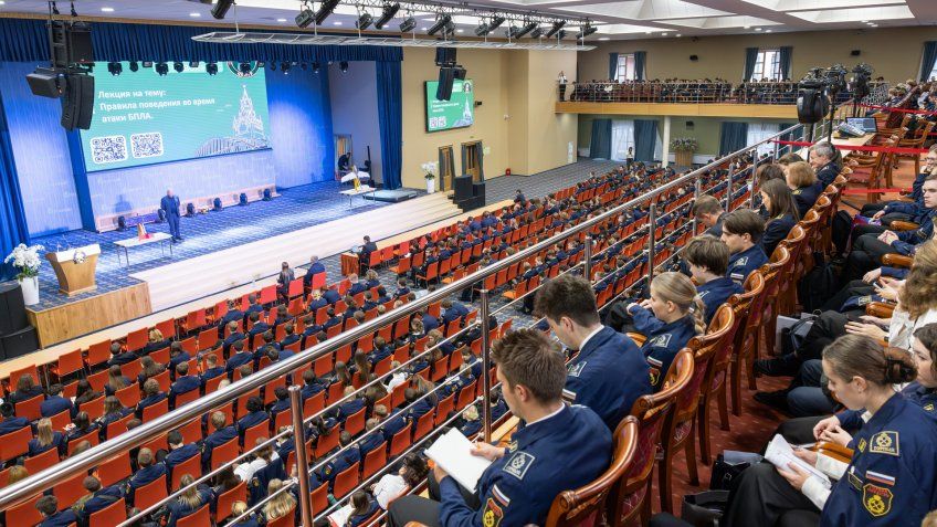 Студентам петербургского Горного университета рассказали, как действовать во время атаки беспилотников Студентам петербургского Горного университета рассказали, как действовать во время атаки беспилотников