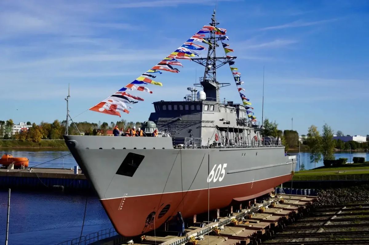 На Средне-Невском судостроительном заводе ОСК состоялась торжественная церемония спуска морского тральщика «Семен Агафонов» проекта 12700 «Александрит»