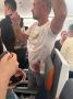 «Мы слышали крики, самолёт резко пошёл вниз, в кабине была кровь»: Пассажиры рассказали страшные подробности драки пилотов в небе