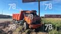 «КАМАЗ» врезался в рекламный щит и слетел в кювет на трассе «Кола»