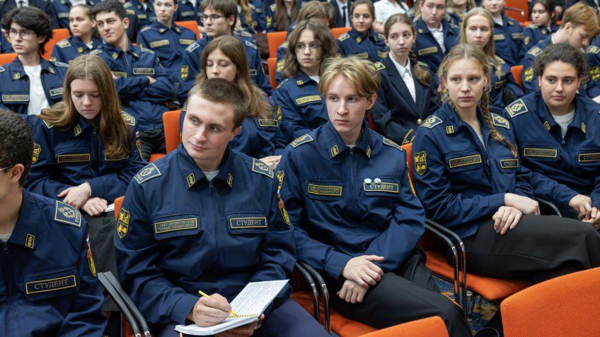 Студентам петербургского Горного университета рассказали, как действовать во время атаки беспилотников Студентам петербургского Горного университета рассказали, как действовать во время атаки беспилотников