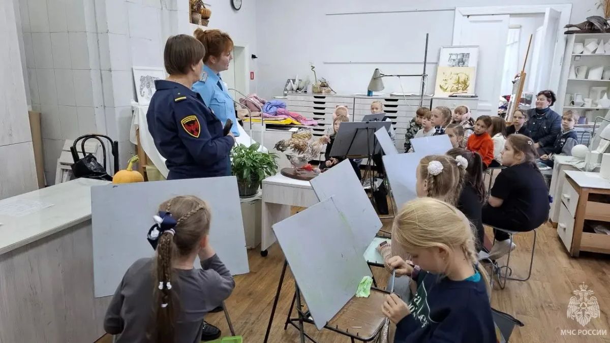 В преддверии Дня гражданской обороны России в образовательных учреждениях города на Неве проходят занятия по безопасности В преддверии Дня гражданской обороны России в образовательных учреждениях города на Неве проходят занятия по безопасности