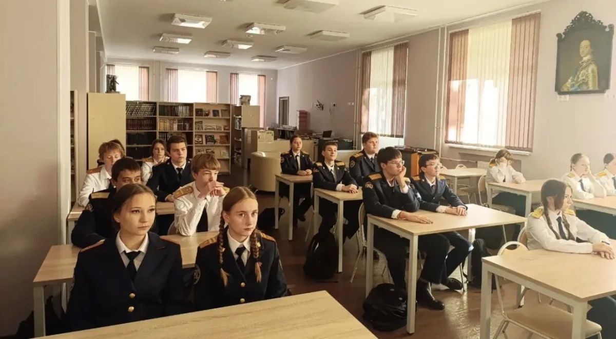 В школах Санкт-Петербурга прошли патриотические мероприятия, приуроченные ко Дню воссоединения новых регионов с Россией В школах Санкт-Петербурга прошли патриотические мероприятия, приуроченные ко Дню воссоединения новых регионов с Россией