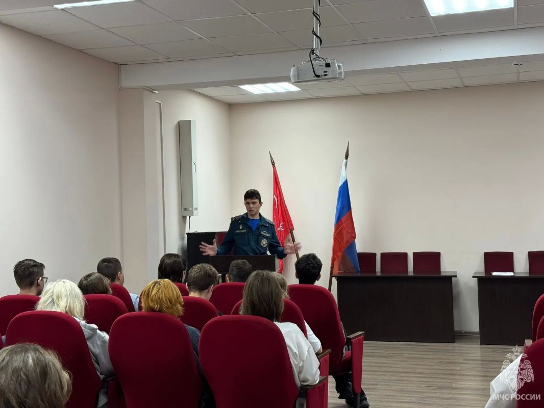 В преддверии Дня гражданской обороны России в образовательных учреждениях города на Неве проходят занятия по безопасности В преддверии Дня гражданской обороны России в образовательных учреждениях города на Неве проходят занятия по безопасности