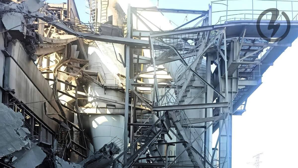 В результате ночной ракетно-дроновой атаки Трипольская ТЭС в Киевской области получила повреждения, сообщили в ПАО «Центрэнерго»