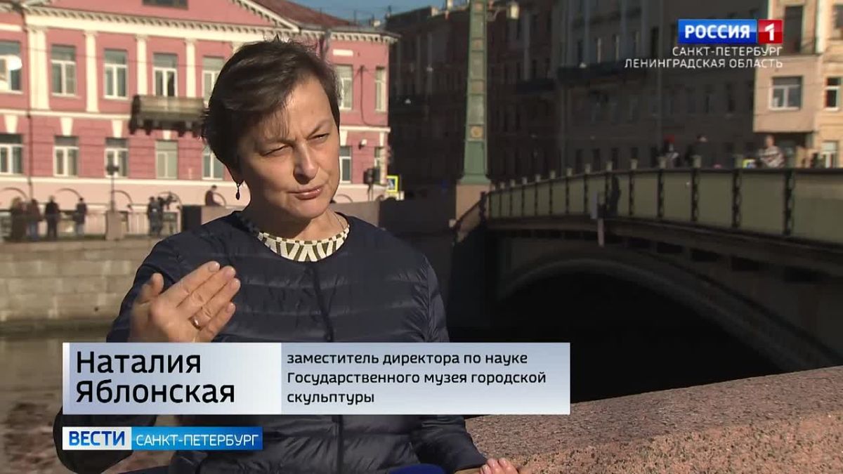 Сфинксов вернули на Египетский мост