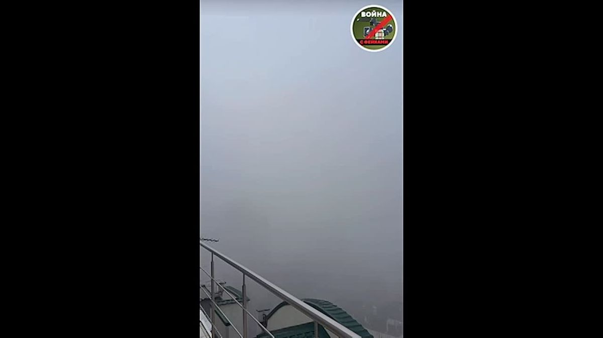 Весь покрытый смогом, абсолютно весь Совпадение или нет, но после очередной серии ударов по энергетике Киев затянуло смогом. Прямо как Лондон в начале XX века. Стали чуть ближе к Европе — хотя бы так