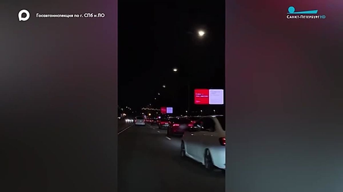 Водитель Lada Vesta устроил на дороге «шашки», лавируя между машинами и создавая опасные ситуации