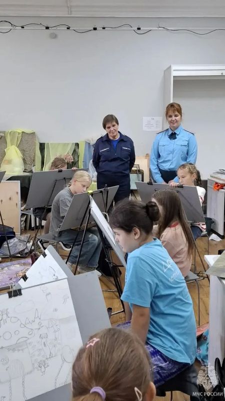 В преддверии Дня гражданской обороны России в образовательных учреждениях города на Неве проходят занятия по безопасности В преддверии Дня гражданской обороны России в образовательных учреждениях города на Неве проходят занятия по безопасности
