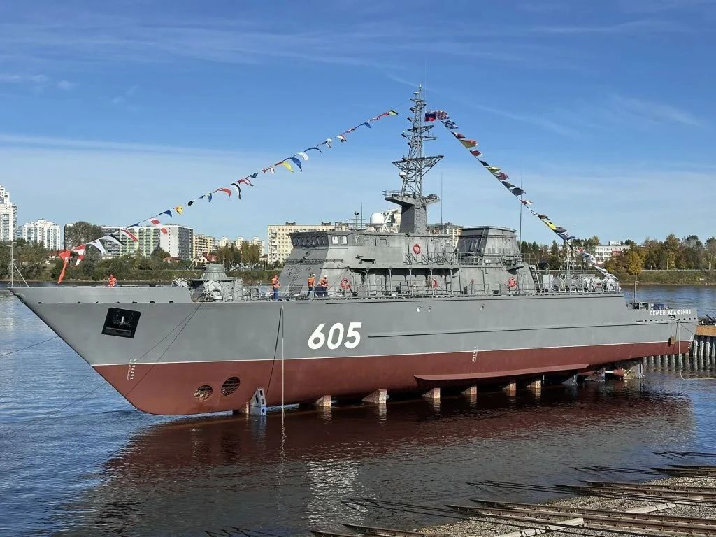В Петербурге спустили на воду тральщик из стеклопластика «Семен Агафонов»