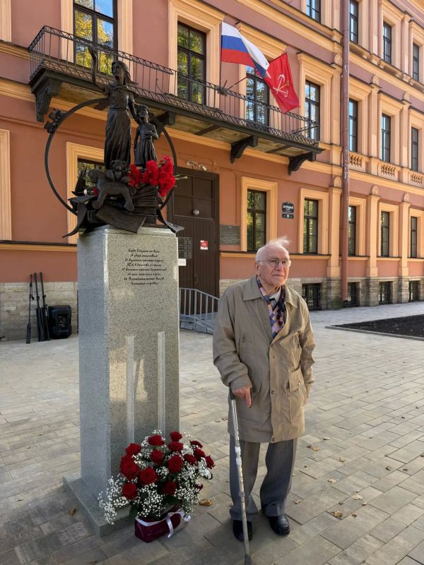 В Год дошкольного образования в Санкт-Петербурге открыли сквер и памятник, посвященные воспитателям В Год дошкольного образования в Санкт-Петербурге открыли сквер и памятник, посвященные воспитателям