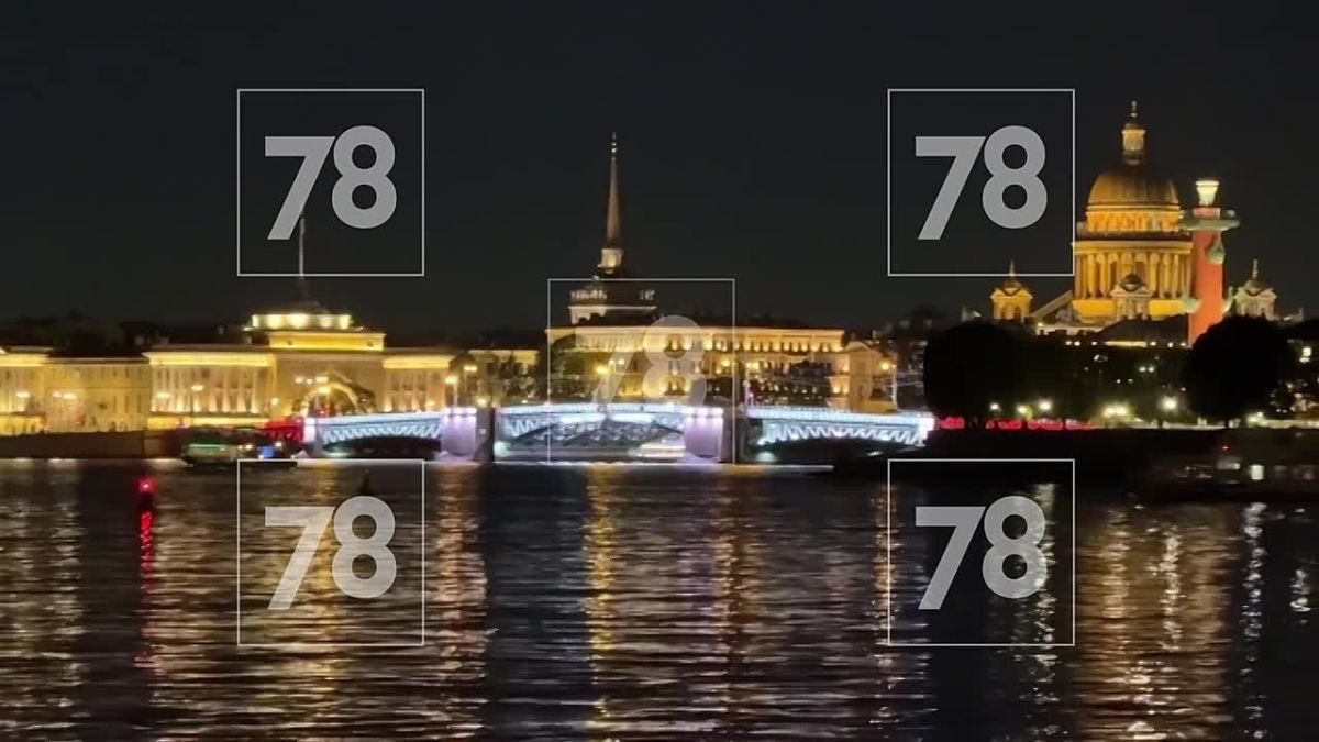 В Петербурге знаковые места подсветили в честь юбилея Росгвардии