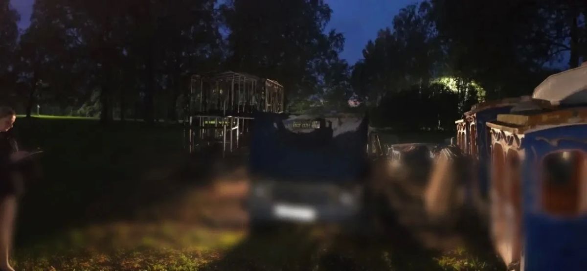 Подросток из Кировска поджег машину из-за неприязни к охраннику парка