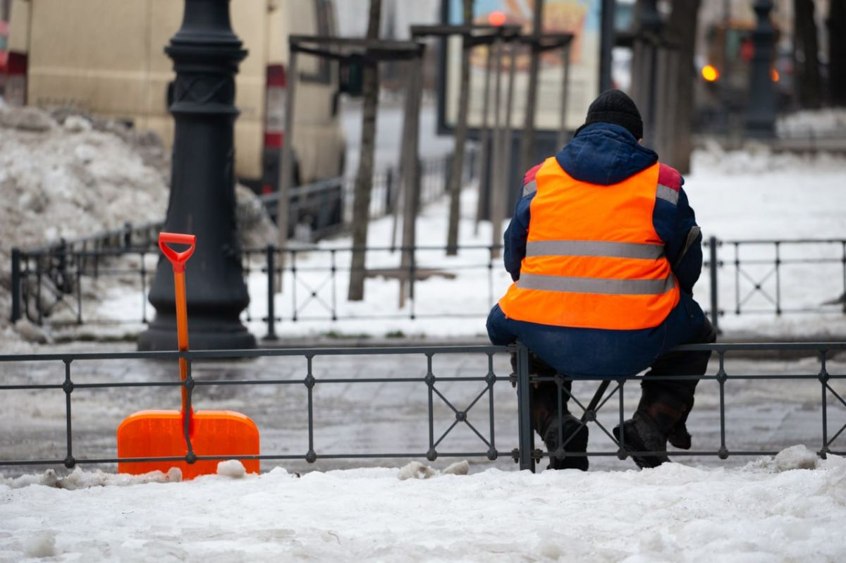 Петербург этой зимой собирается «солить» улицы меньше