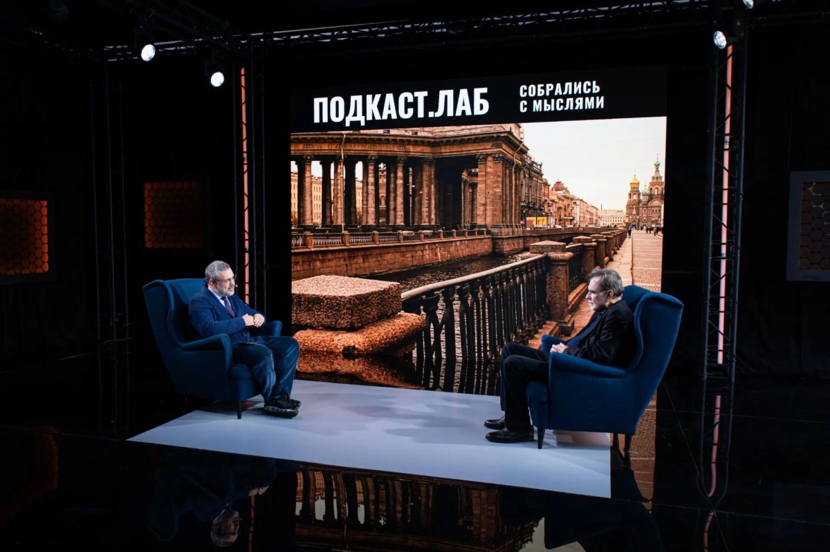 Владимир Легойда на XII Санкт-Петербургском международном форуме объединенных культур поговорил с кинорежиссером и продюсером Сергеем Сельяновым Владимир Легойда на XII Санкт-Петербургском международном форуме объединенных культур поговорил с кинорежиссером и продюсером Сергеем Сельяновым