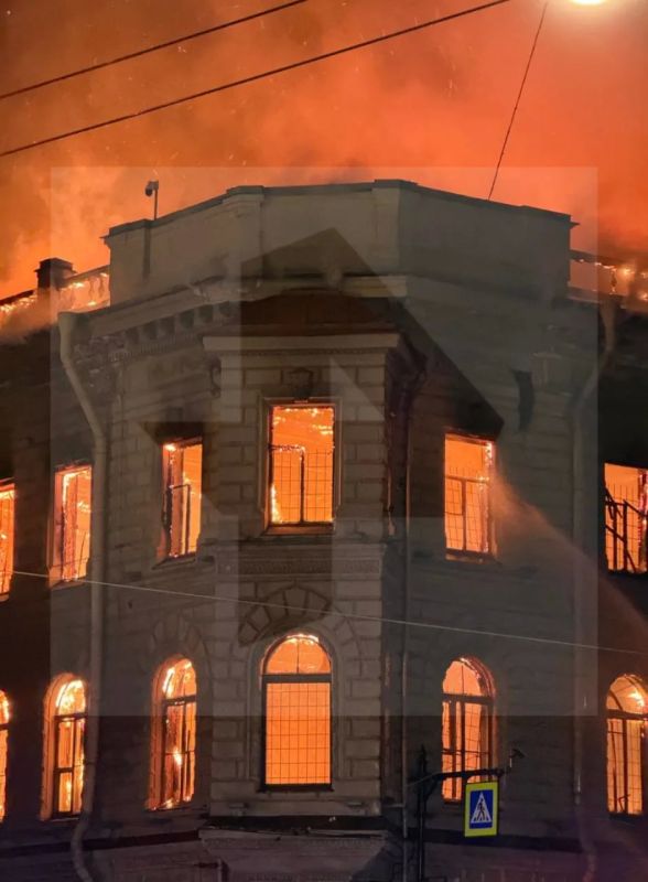 Особняк Миллера, который сейчас горит в центре Петербурга, планировали отреставрировать за 768 млн рублей Особняк Миллера, который сейчас горит в центре Петербурга, планировали отреставрировать за 768 млн рублей