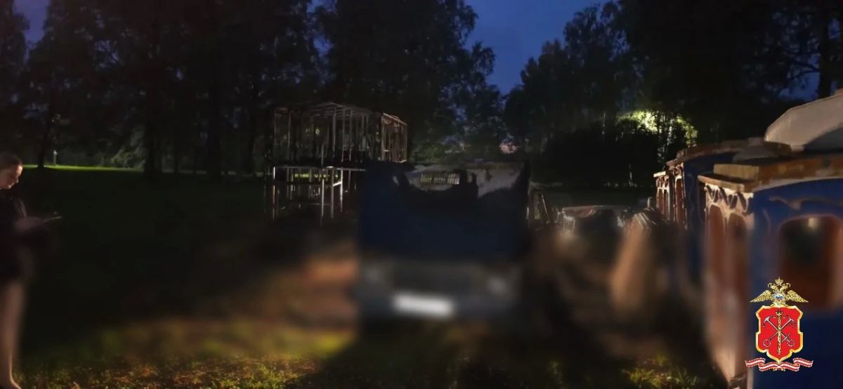 В Кировске полицейские задержали подростка, подозреваемого в поджоге автомобиля и прицепа В Кировске полицейские задержали подростка, подозреваемого в поджоге автомобиля и прицепа