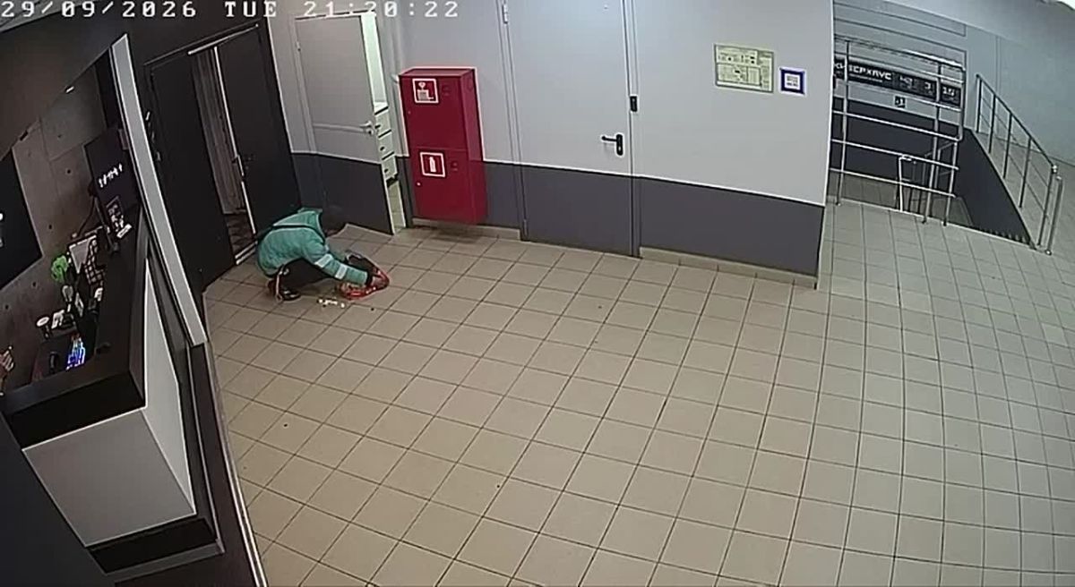 «Пицца, сэр!»: Курьера года зафиксировала Сеть