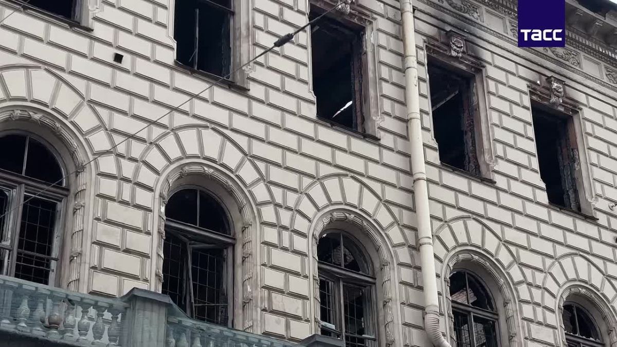 Особняк Миллера в Петербурге, в котором ночью произошел крупный пожар, был застрахован, сообщили ТАСС в пресс-службе компании "ТАС", которая является собственником.