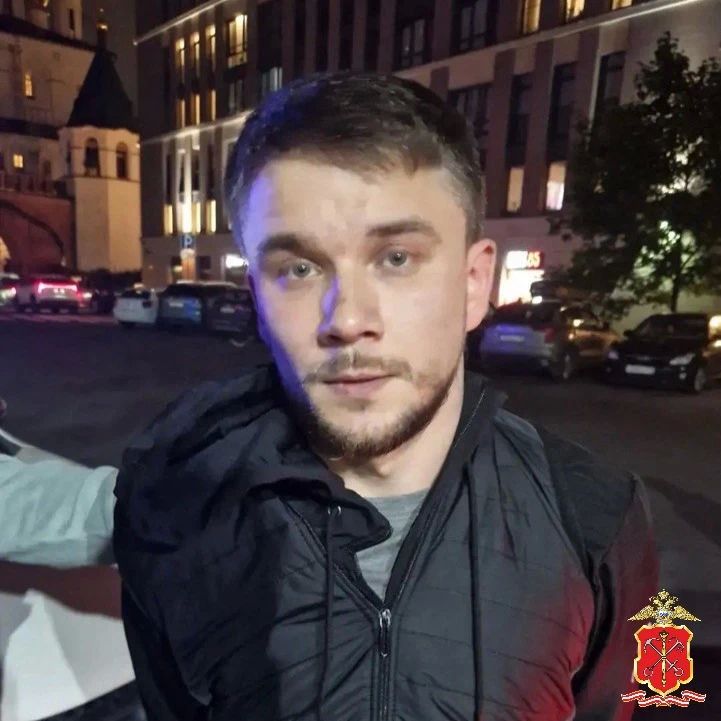 Почти 182 миллиона рублей и сотни золотых монет: в Петербурге задержан предполагаемый курьер мошенников