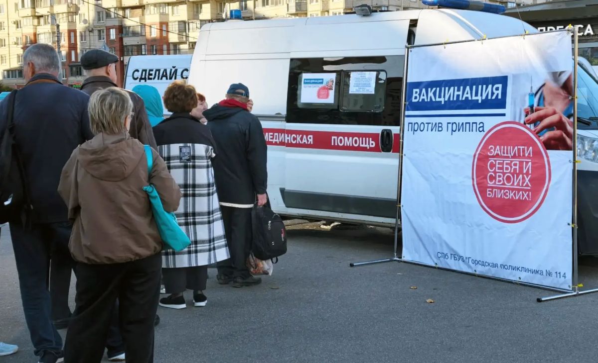 Александр Беглов: Почти полмиллиона петербуржцев уже сделали прививку от гриппа