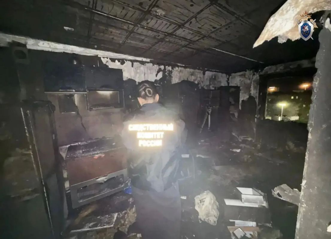 Мужчина и женщина выпрыгнули из окна шестого этажа во время пожара в 3-м Рабфаковском переулке