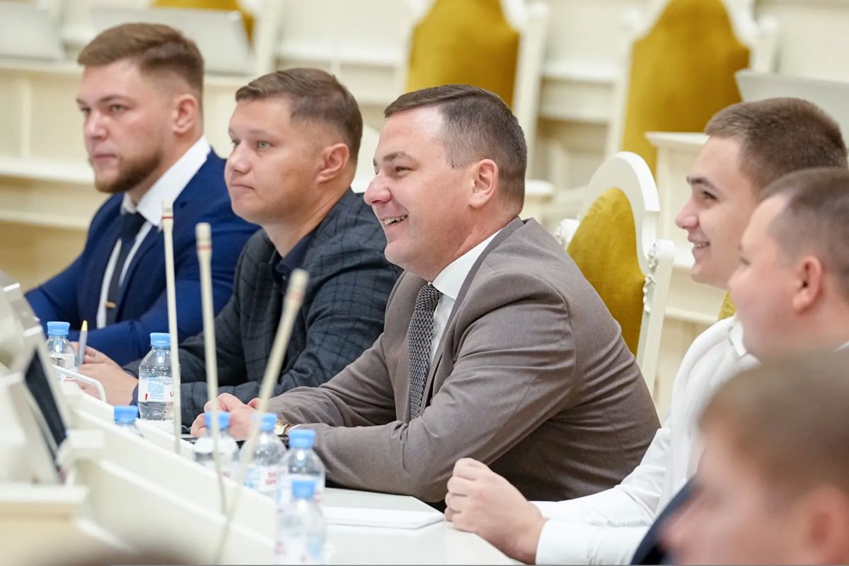 Мариинский дворец принимает участников II Всероссийского форума молодых парламентариев Мариинский дворец принимает участников II Всероссийского форума молодых парламентариев