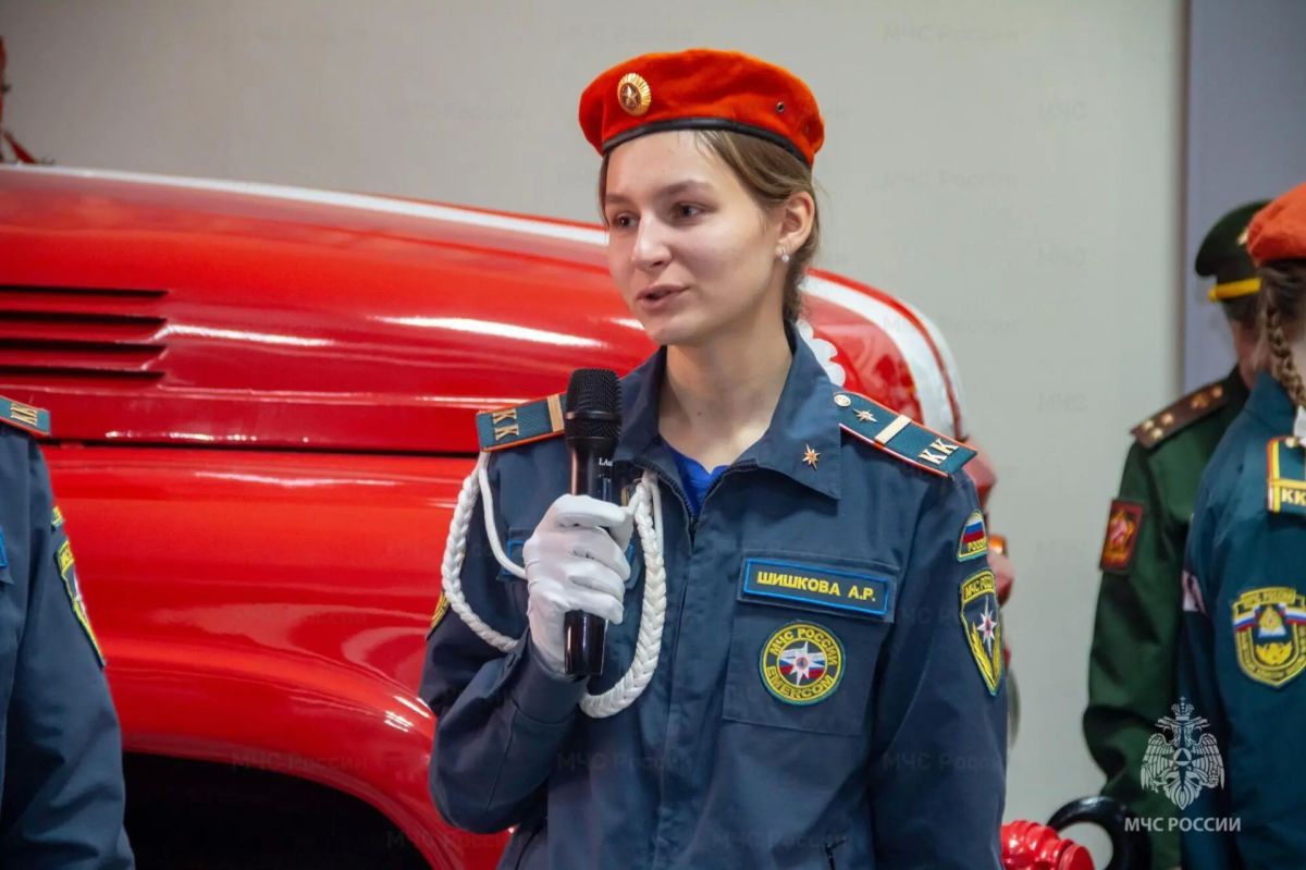 Кадеты-спасатели: учащимся профильного класса школы №16 Василеостровского района вручили свидетельства о первой профессии Кадеты-спасатели: учащимся профильного класса школы №16 Василеостровского района вручили свидетельства о первой профессии