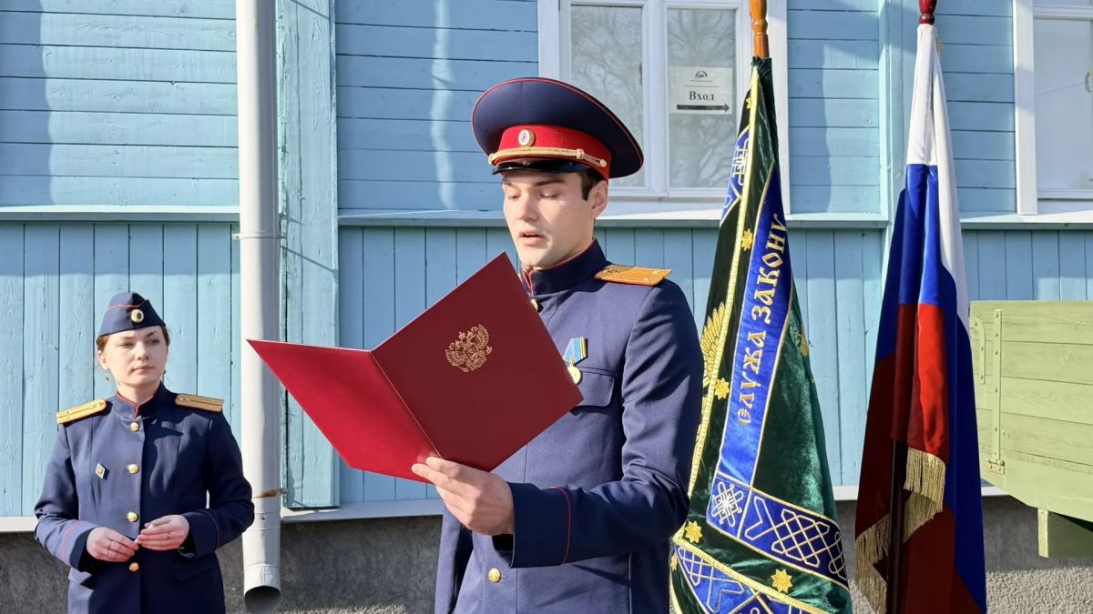 Молодые сотрудники СУ СК России по Ленинградской области приняли Присягу у легендарной Дороги жизни Молодые сотрудники СУ СК России по Ленинградской области приняли Присягу у легендарной Дороги жизни