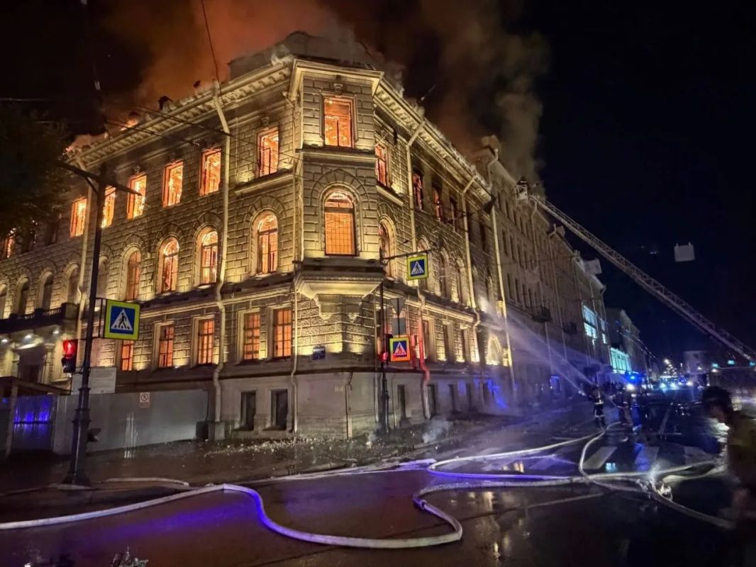 Что известно о пожаре в особняке Миллера в Петербурге