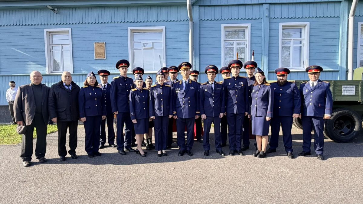 Молодые сотрудники СУ СК России по Ленинградской области приняли Присягу у легендарной Дороги жизни Молодые сотрудники СУ СК России по Ленинградской области приняли Присягу у легендарной Дороги жизни
