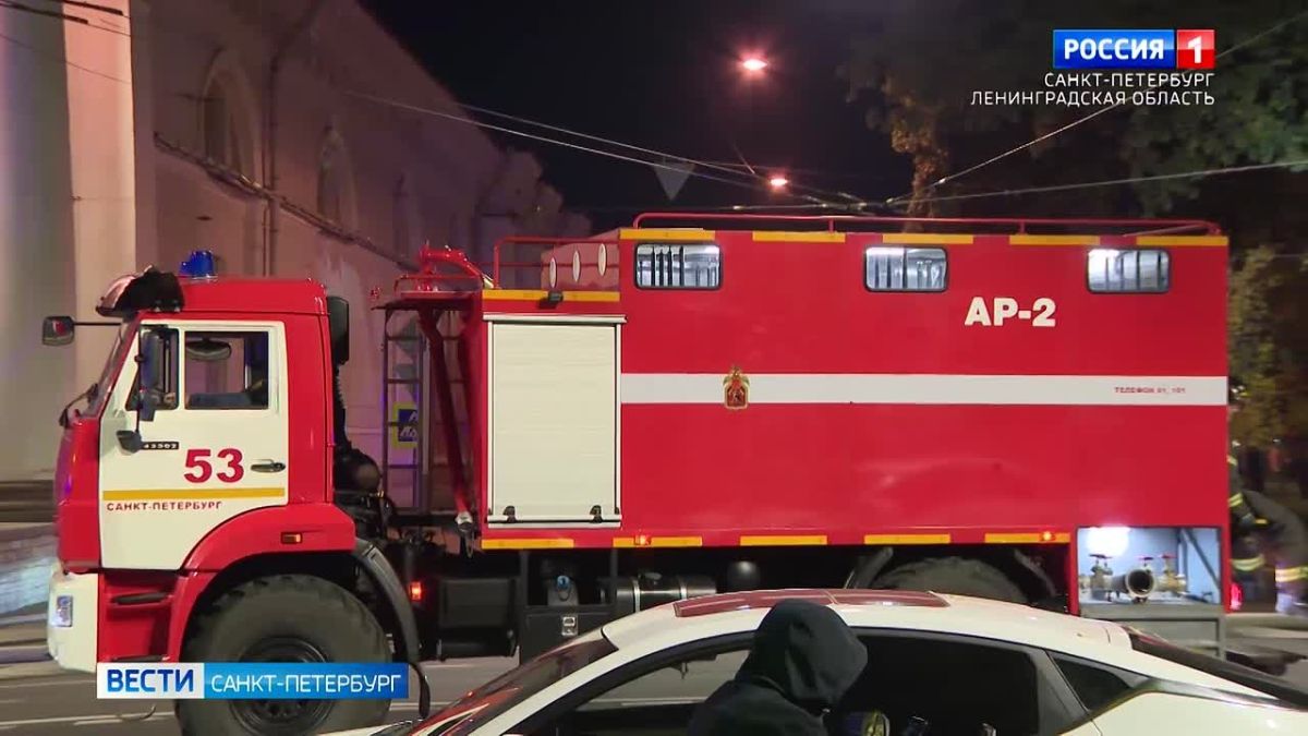 Особняк Миллера на Исаакиевской площади тушили полторы сотни спасателей