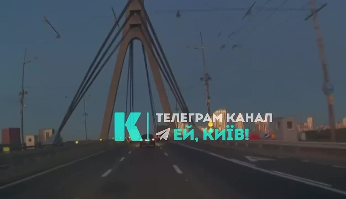 Кадры сегодняшнего прилета по Северному мосту снятые с самого моста