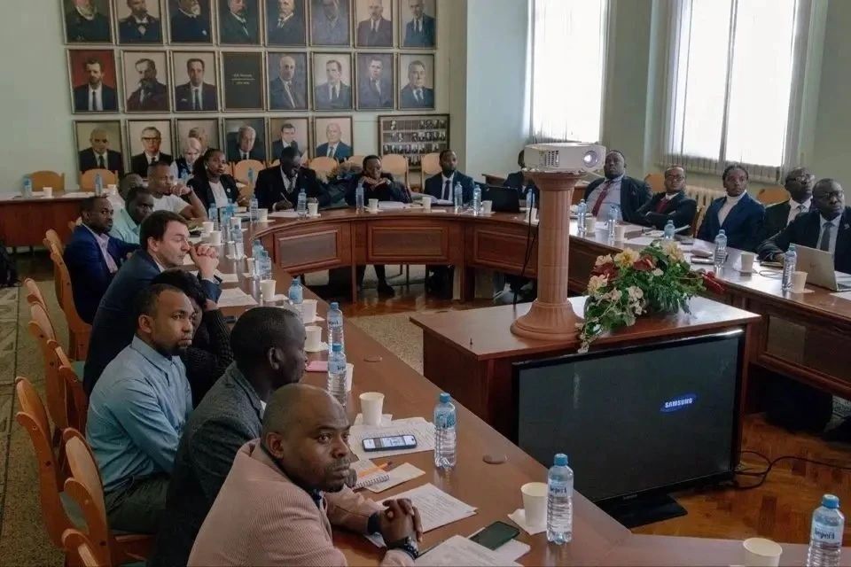 Российско-танзанийское партнерство в лесной отрасли: практический опыт на берегах Невы Российско-танзанийское партнерство в лесной отрасли: практический опыт на берегах Невы