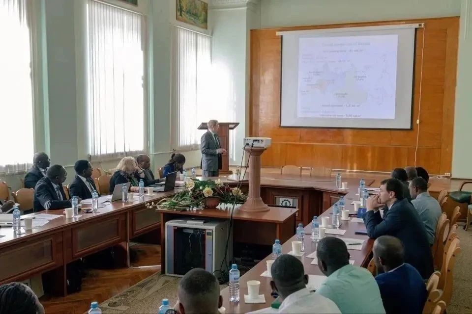Российско-танзанийское партнерство в лесной отрасли: практический опыт на берегах Невы Российско-танзанийское партнерство в лесной отрасли: практический опыт на берегах Невы