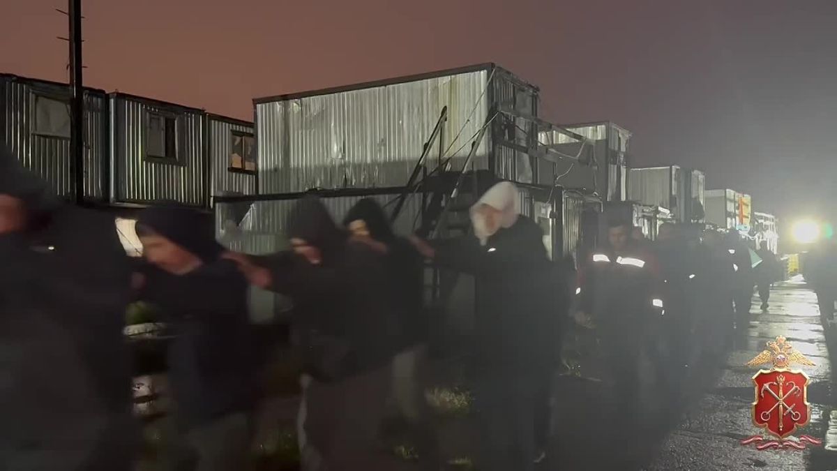 Полиция провела предрассветный рейд на стройке в Московском районе