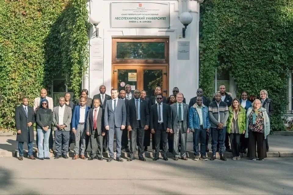 Российско-танзанийское партнерство в лесной отрасли: практический опыт на берегах Невы Российско-танзанийское партнерство в лесной отрасли: практический опыт на берегах Невы