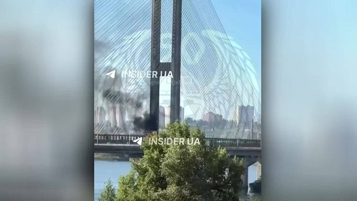 Отчетное видео центра беспилотных систем "Варяг" по ударам по Южному мосту в Киеве