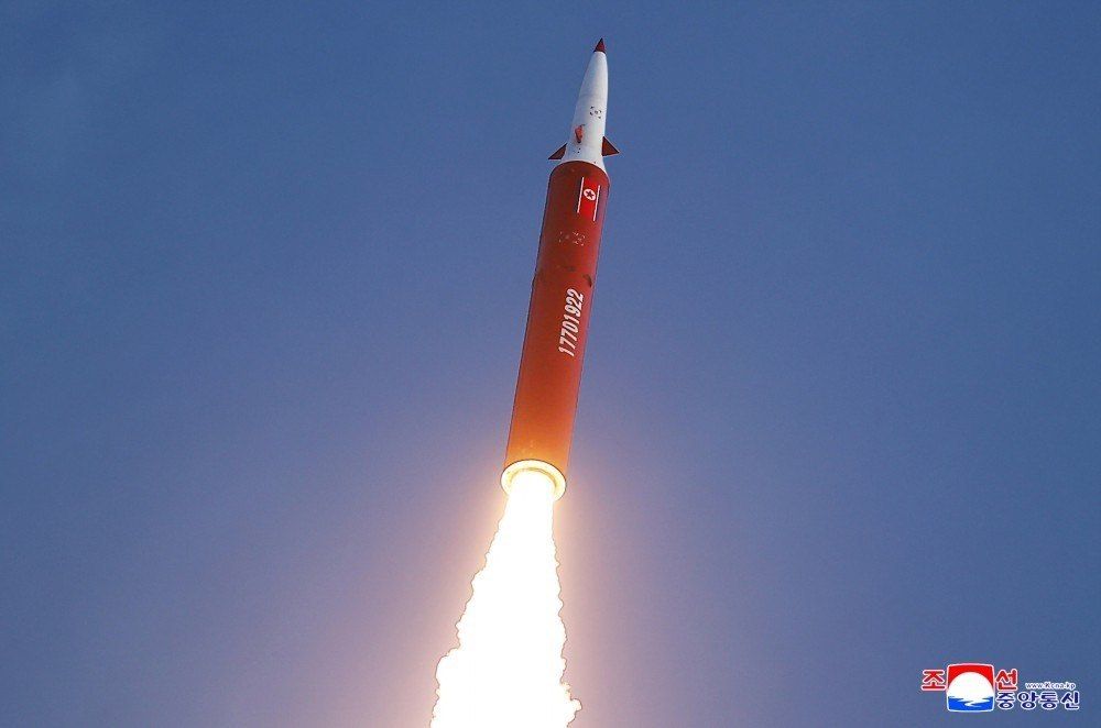 Пхеньян 3 октября осуществил запуск баллистической ракеты средней дальности с гиперзвуковым планирующим блоком под личным контролем Ким Чен Ына