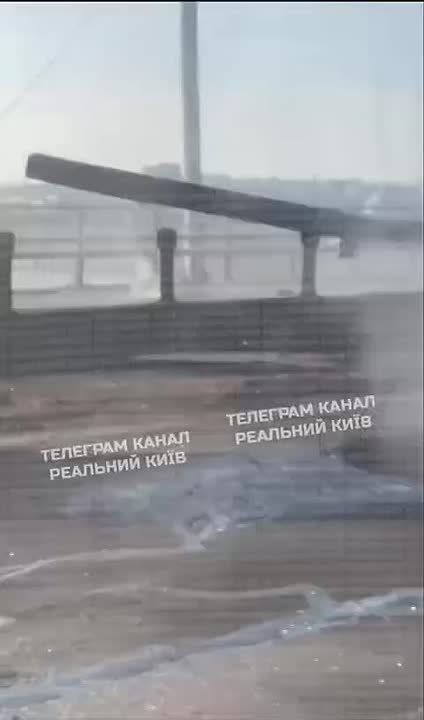 Алексей Васильев: Немного фоток устройства моста в Киеве