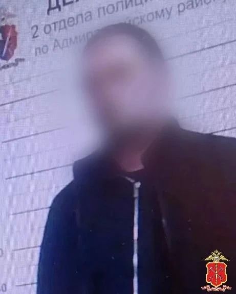 Мужчину, устроившего стрельбу из окна квартиры, задержали в Адмиралтейском районе Мужчину, устроившего стрельбу из окна квартиры, задержали в Адмиралтейском районе