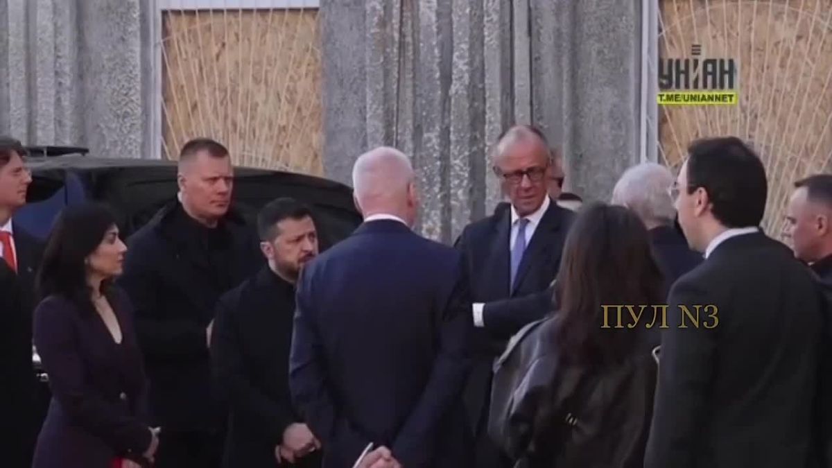 Юрий Баранчик: Мерц прибыл сегодня с делегацией в Киев. Но охранной грамотой это не послужило - по мостам третий день отлично прилетает. Кто ему доктор. Быть добру