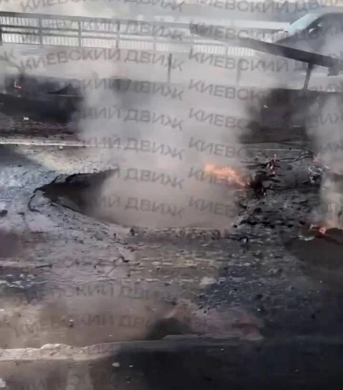 «В результате вражеского удара повреждена также тепломагистраль, поэтому в Деснянском районе временно не будет горячей воды»