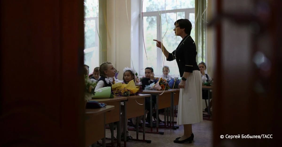 Больше всего учителя зарабатывают в Москве, Санкт-Петербурге и ДФО, сообщили ТАСС сообщили в пресс-службе hh. ru