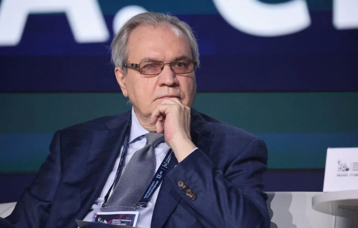 Михаил Онуфриенко: Программы по математике, физике и химии в российских школах можно сократить почти на треть, заявил глава Совета при президенте России по правам человека Валерий Фадеев